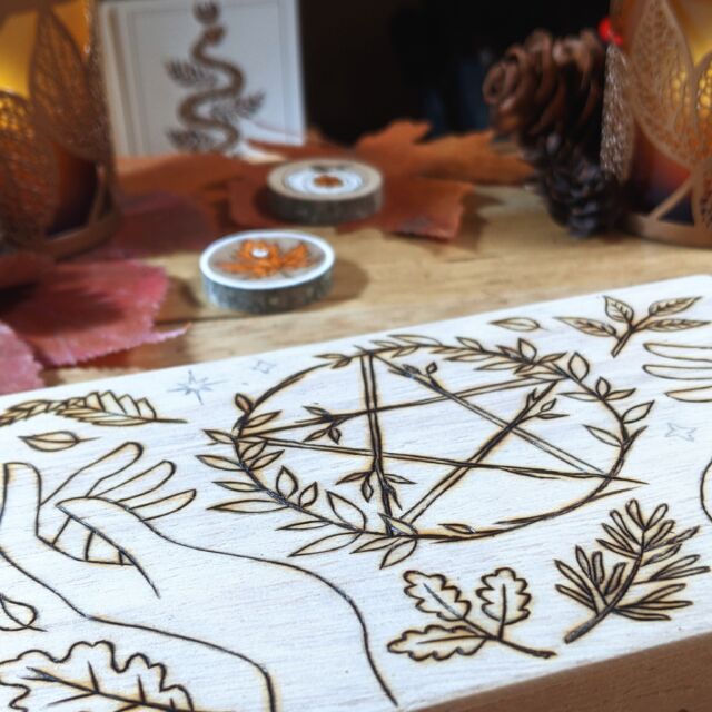 🔥🍂 Still working on the Autumn Collection!

Doing my best to have it ready before the end of the month ✨ I'll have new photos to show you very, very soon!

#Art #Artist #Woodburning #WoodburningArt #Pyrography #PyrographyArt #PaintingOnWood #ArtOnWood #Razertip #CreativeProcess #WorkInProgress #WIP #BehindTheScenes #MagicalArt #MysticalArt #SpiritualArt #PaganArt #WitchyArt #ForestWitch